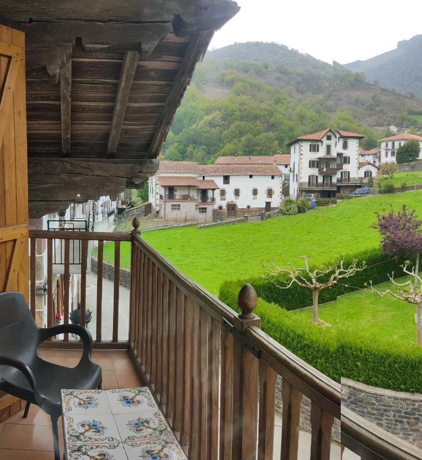 Hostal Mendaurpe Ituren Esterno foto