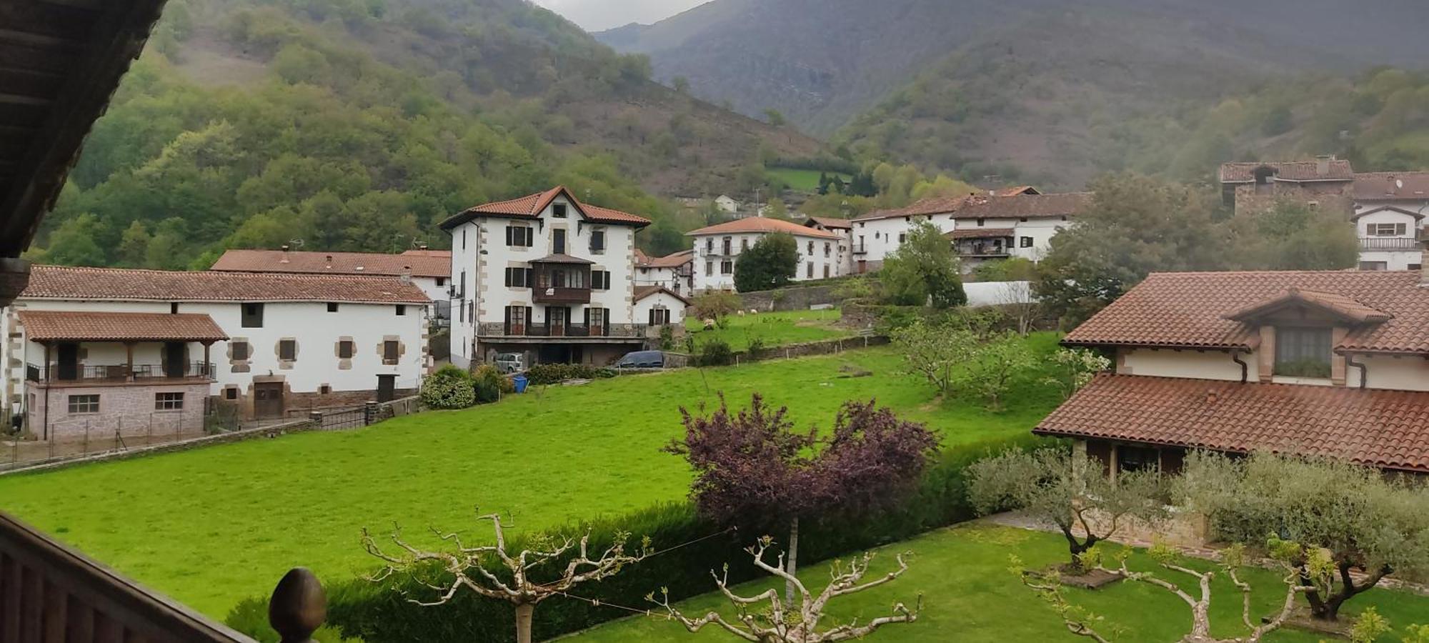 Hostal Mendaurpe Ituren Esterno foto