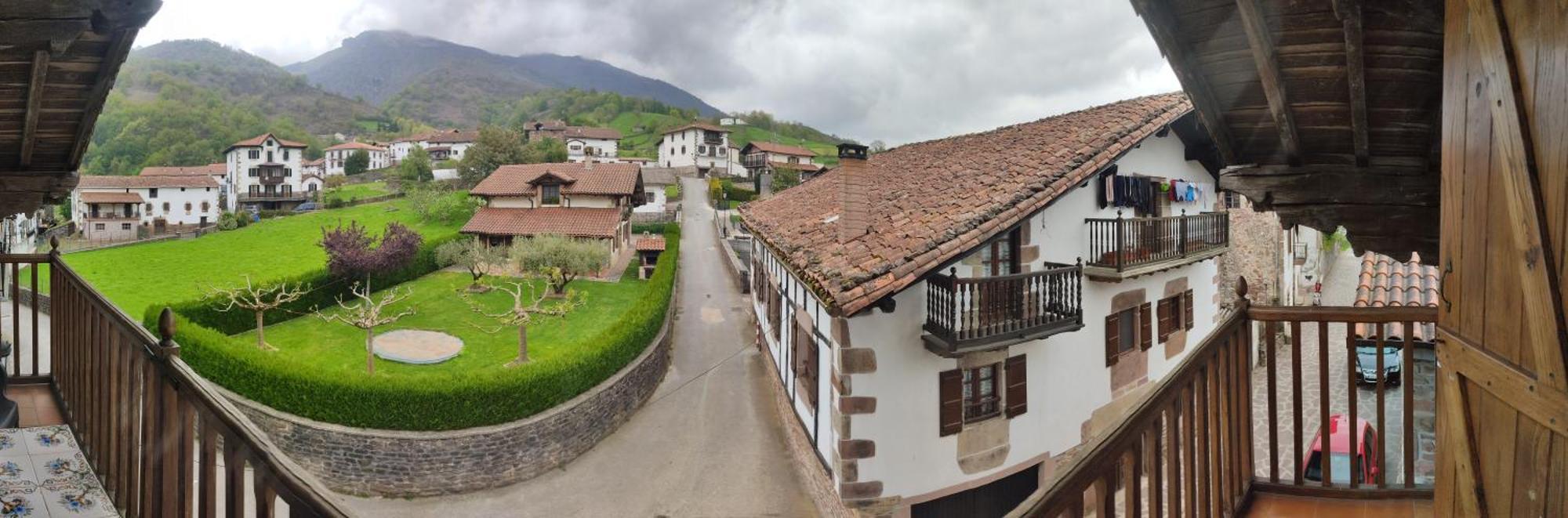 Hostal Mendaurpe Ituren Esterno foto