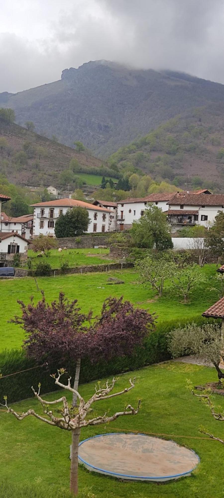 Hostal Mendaurpe Ituren Esterno foto