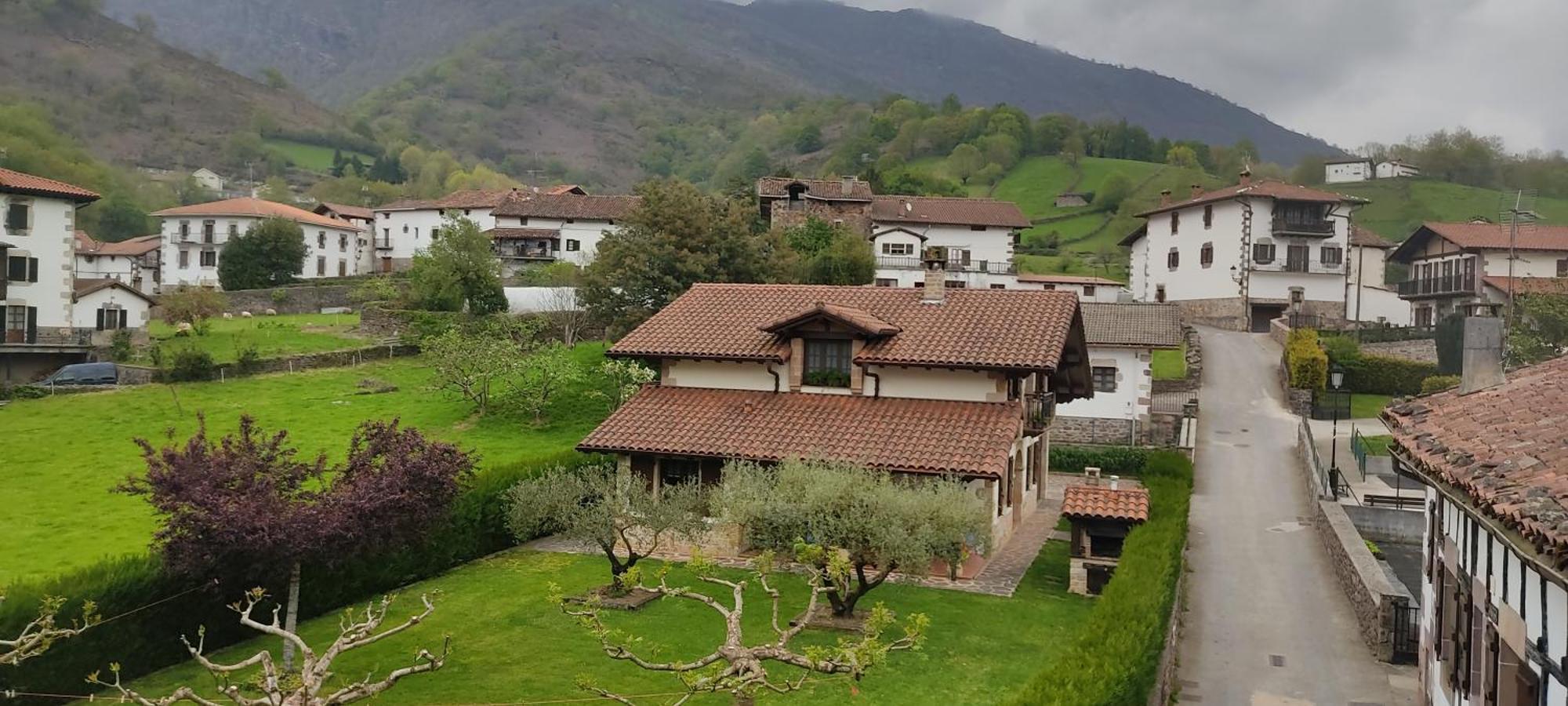 Hostal Mendaurpe Ituren Esterno foto
